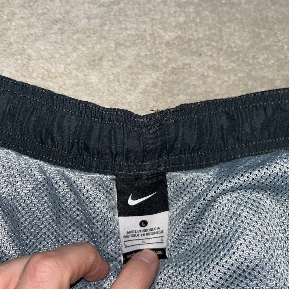 Nike Men's Swim Shorts Gray Mesh Lined Large Blue Stripe‎